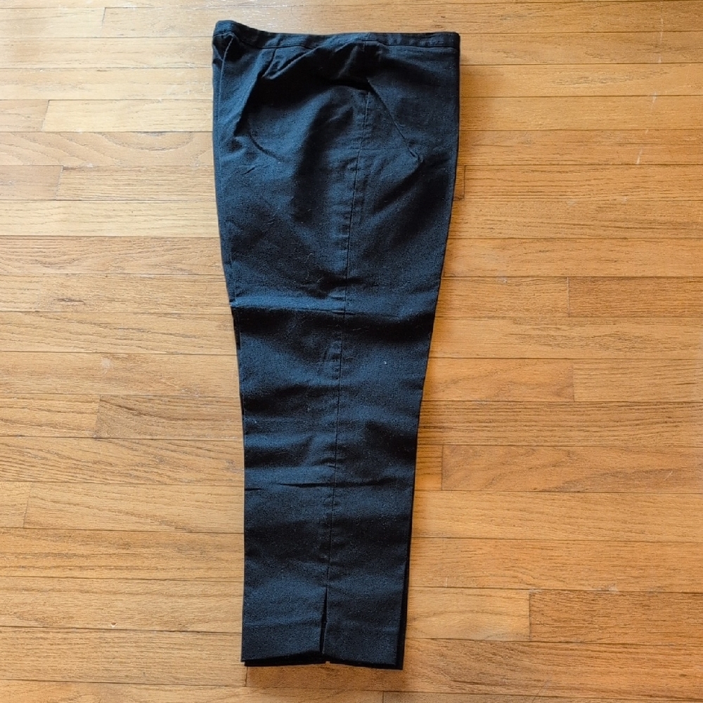 Fashion Bug Classic Black Pants. Waist 15.5"; Rise 9"; Inseam 26";3" Side Slit A